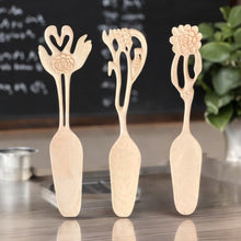 Load image into Gallery viewer, Beautiful Hand Carved Wooden Cake
Knife - Eco-Friendly Unka Wood Slice for Serving