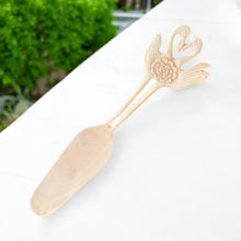 Load image into Gallery viewer, Beautiful Hand Carved Wooden Cake
Knife - Eco-Friendly Unka Wood Slice for Serving