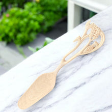 Load image into Gallery viewer, Beautiful Hand Carved Wooden Cake
Knife - Eco-Friendly Unka Wood Slice for Serving