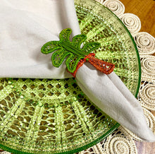 Load image into Gallery viewer, Iraca Palm Napkin Ring - Handmade Eco-Friendly Table Decor, Palm Design