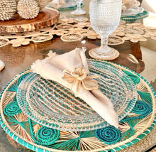 Load image into Gallery viewer, Handmade Iraca Coasters - Eco-Friendly 3.8" Natural Fiber Spiral Design