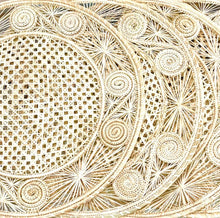 Load image into Gallery viewer, Handmade Caracol Iraca Placemats – Eco-Friendly 14” Natural Fiber Table Decor