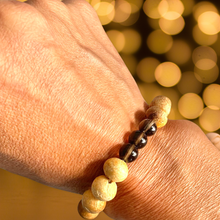 Load image into Gallery viewer, Palo Santo and Quartz Bracelet