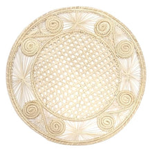 Load image into Gallery viewer, Handmade Caracol Iraca Placemats – Eco-Friendly 14” Natural Fiber Table Decor